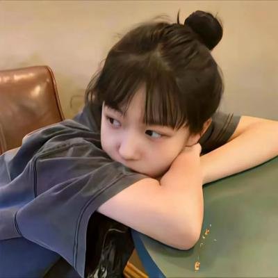 云雾笼罩的山峰